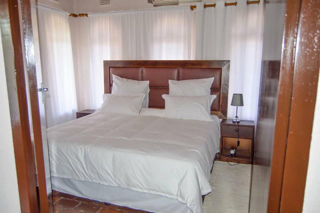 Emangunini Guest House Richards Bay Exterior photo
