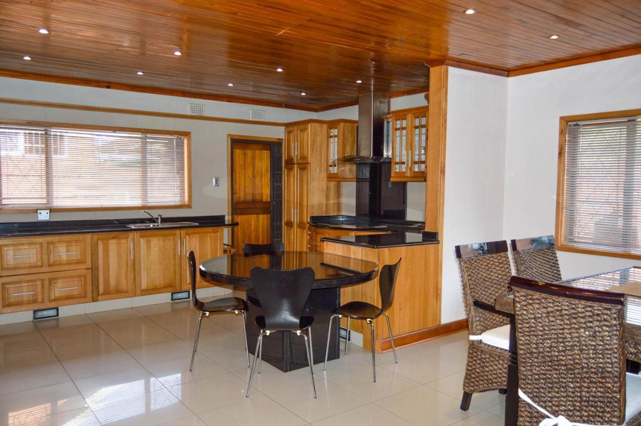Emangunini Guest House Richards Bay Exterior photo