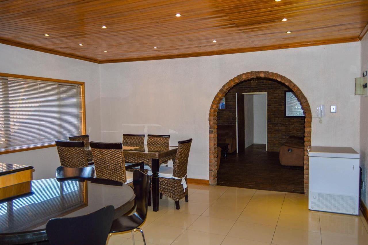 Emangunini Guest House Richards Bay Exterior photo